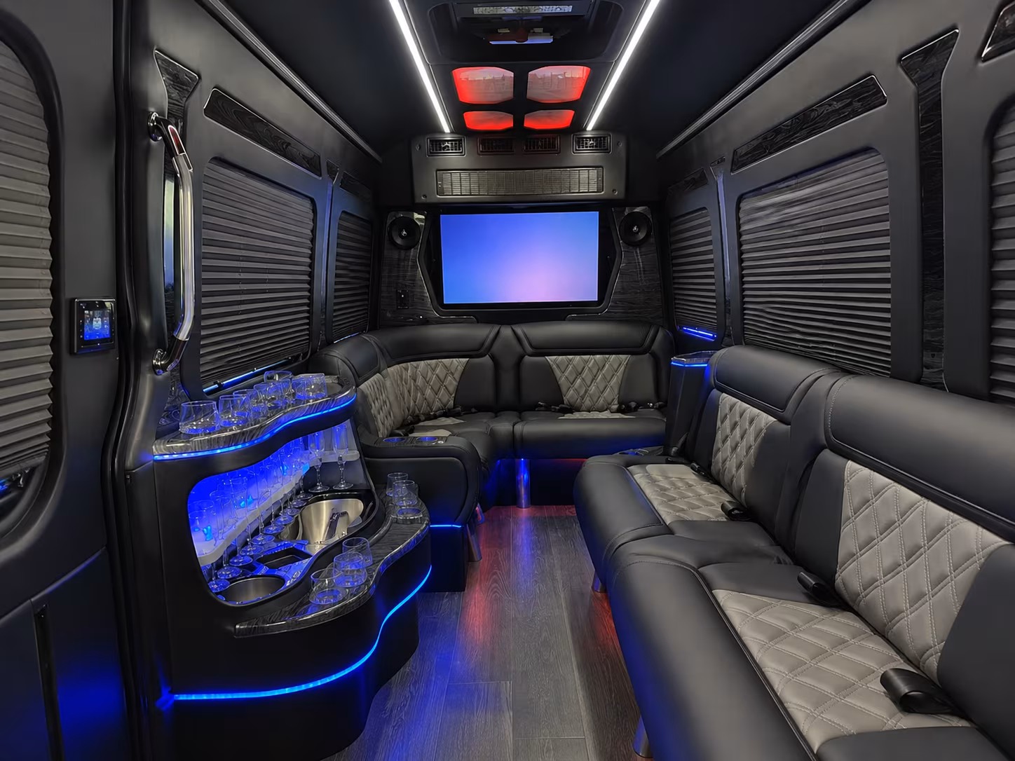 book a bus for your next airport transfer 1