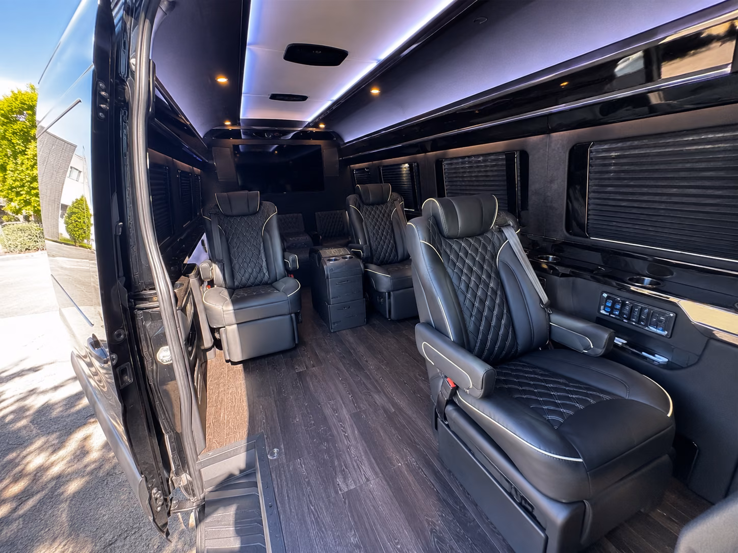 book a bus for your next airport transfer 2
