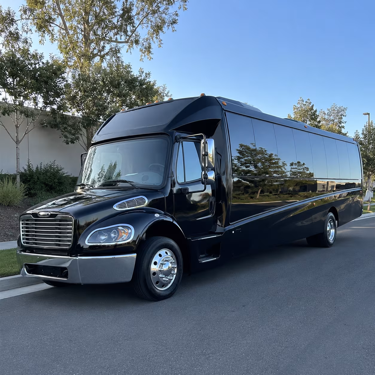 upland 20 passenger minibus